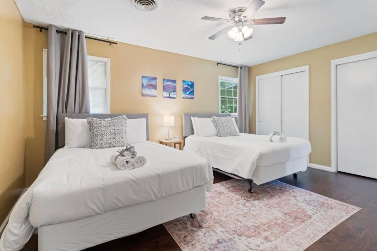 Foto 6: Firepit & Patio- Mins to Dining- The Vaughnique