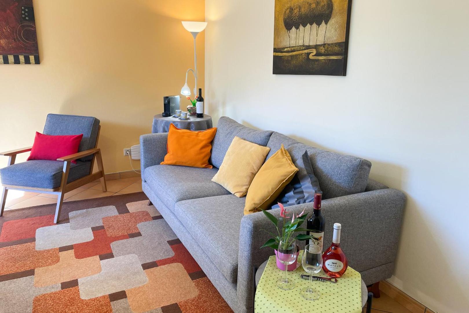 VILLA EBER - independent 1 & 2 bedroom apartments, pool, air con, fast Wi-Fi, near old town of Albufeira and beaches的照片3