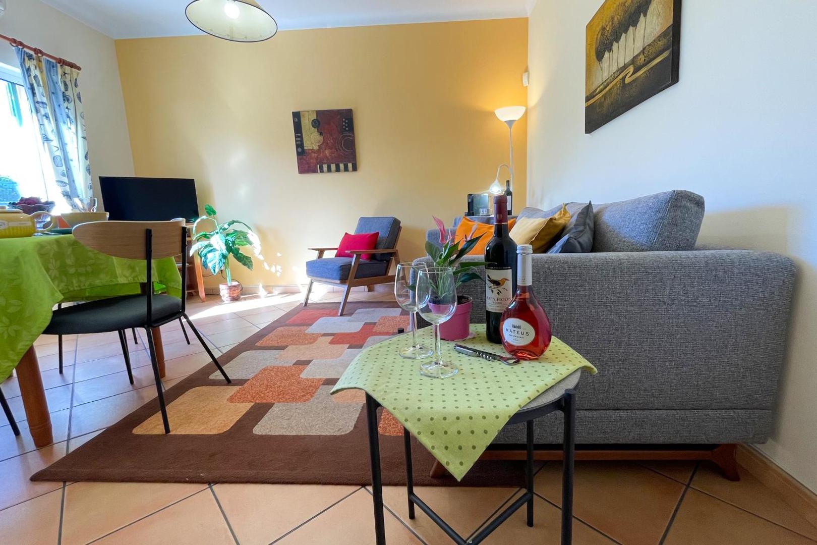 VILLA EBER - independent 1 & 2 bedroom apartments, pool, air con, fast Wi-Fi, near old town of Albufeira and beaches的照片9