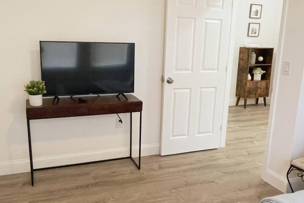Billede 10: Brickell + Wynwood Wonderland: Spacious 6BR Home