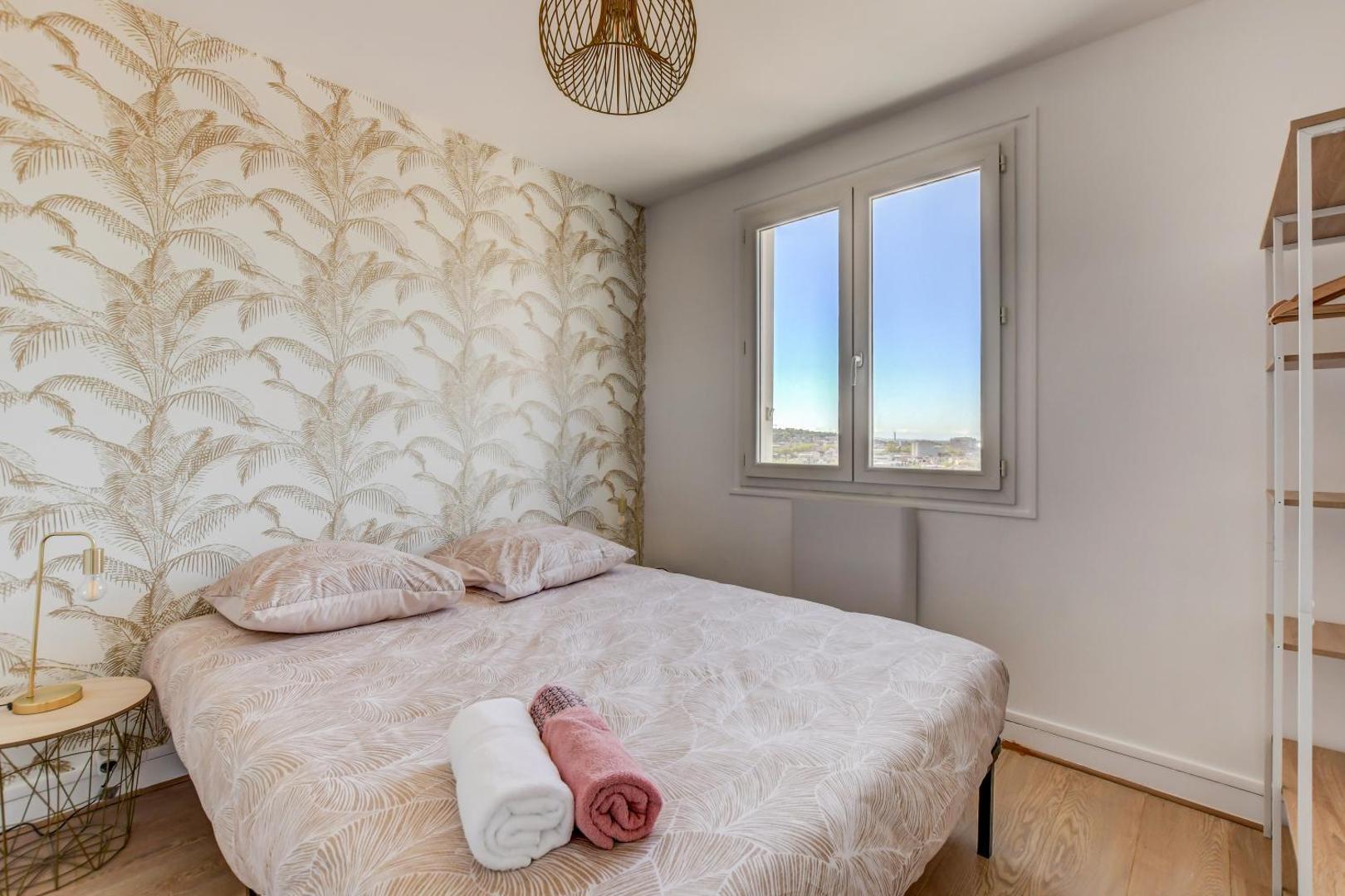 Foto 10: Sunset Duplex - Grand-Rond, Jardin des plantes, centre-ville, 2 BDRs 60m2, AC, Netflix - T3 60m2 avec clim
