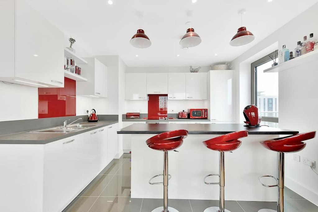 Spacious, Stylish & Secure Apartment photo 7
