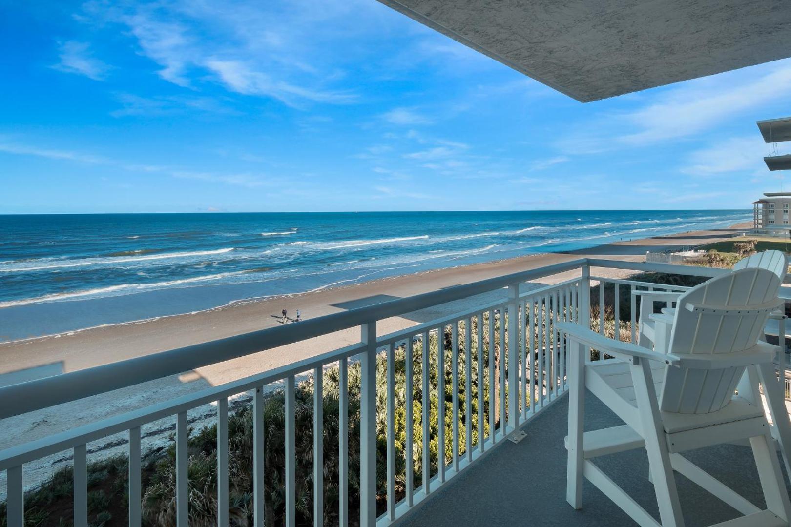 Foto 5: Oceanfront with pool & beach access located on the no-drive beach!