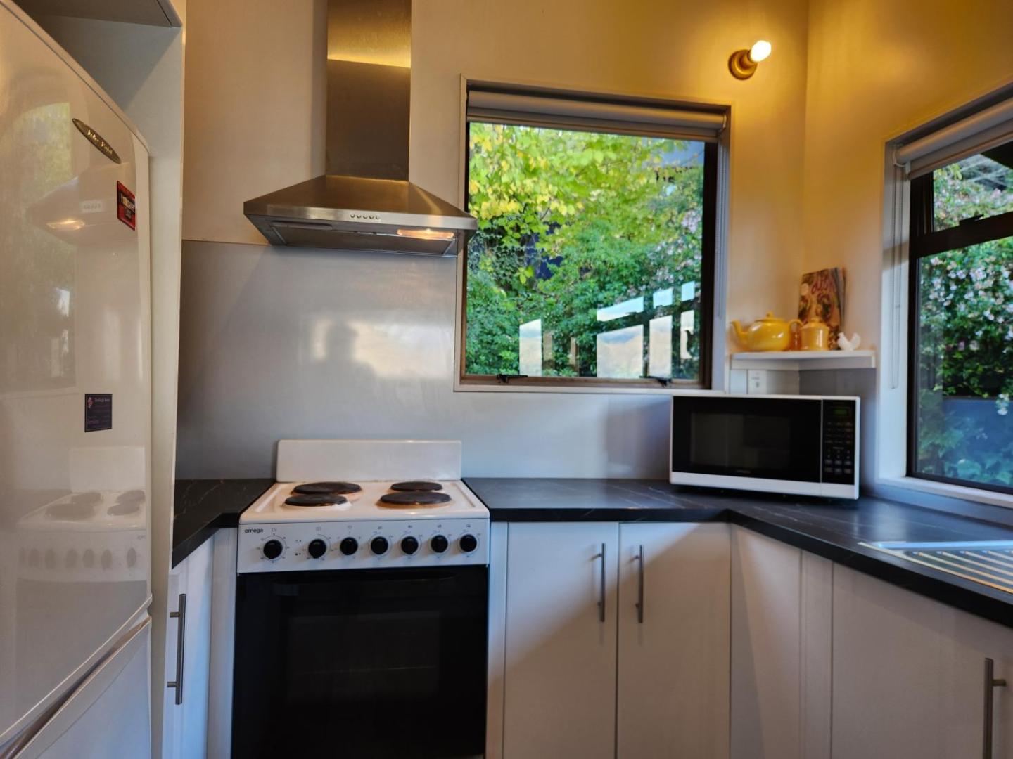 Foto 5: Devine Hideaway - Family Rustic Kiwi Bach - Beautiful Lake Views