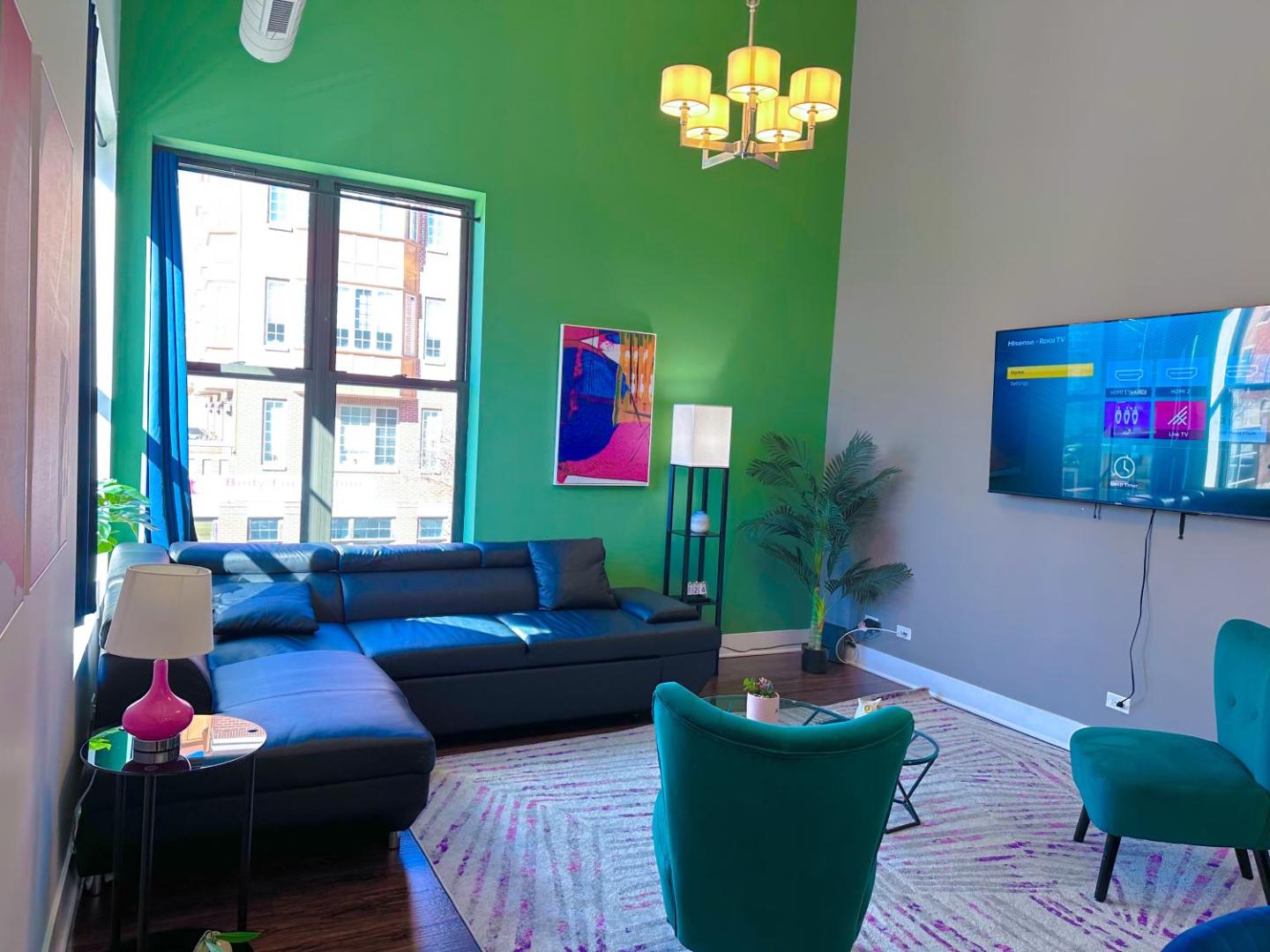 Foto 9: Chic & Central 420-Friendly 3BR Oasis with Optional Parking Near UIC, Roosevelt Station & Chicago's Top Attractions