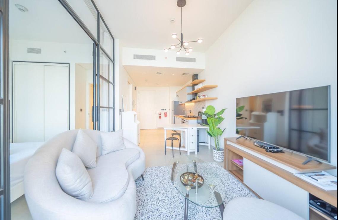 Foto 4: Chic 1BR in Collective Tower Dubai Hills