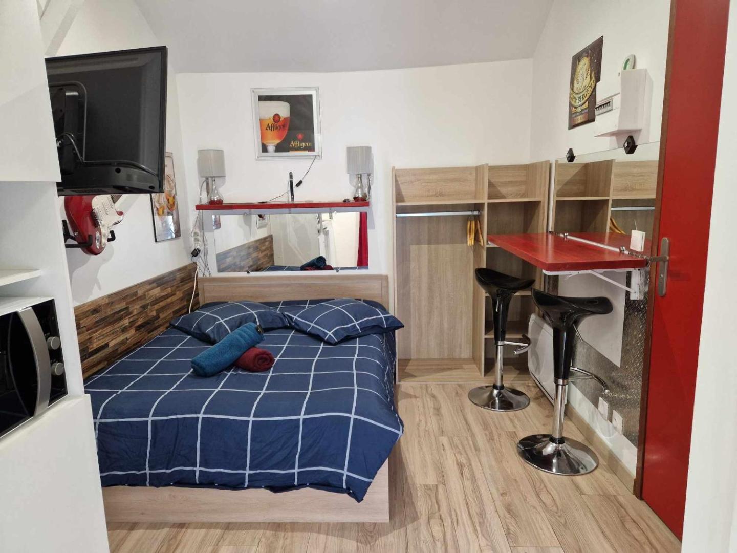 Foto 5: 07 - Joli studio tout équipé avec clim, vue sur jardin, parking privatif gratuit, grand fourgon possible, tout le linge de maison est fourni