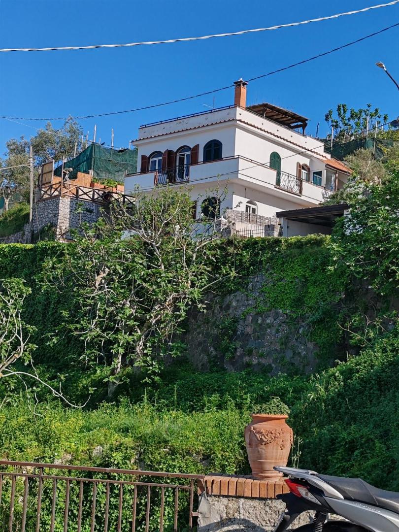 Kuva 7: View on bay and charming houses Mediterranea e Capricorno