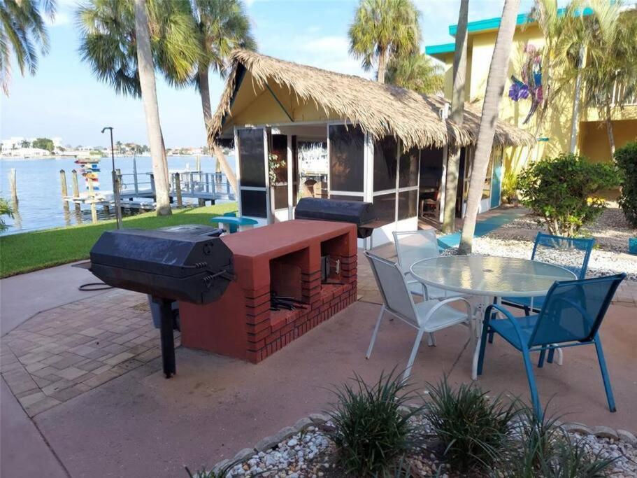Foto 9: Malyn 107, Waterfront Condo, short walk to beach