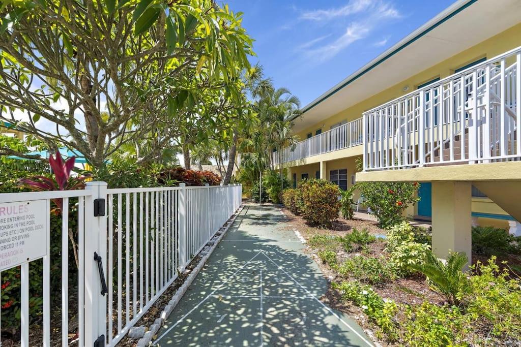 Foto 10: Malyn 107, Waterfront Condo, short walk to beach