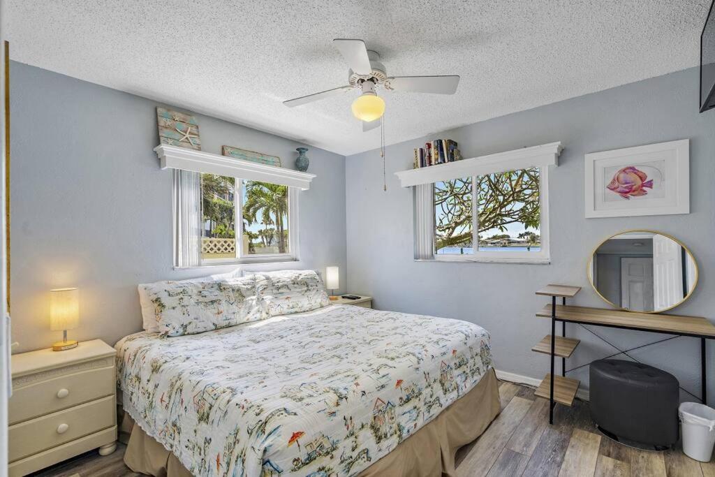 Zdjęcie 8: Malyn 108, Updated Waterfront condo, private patio