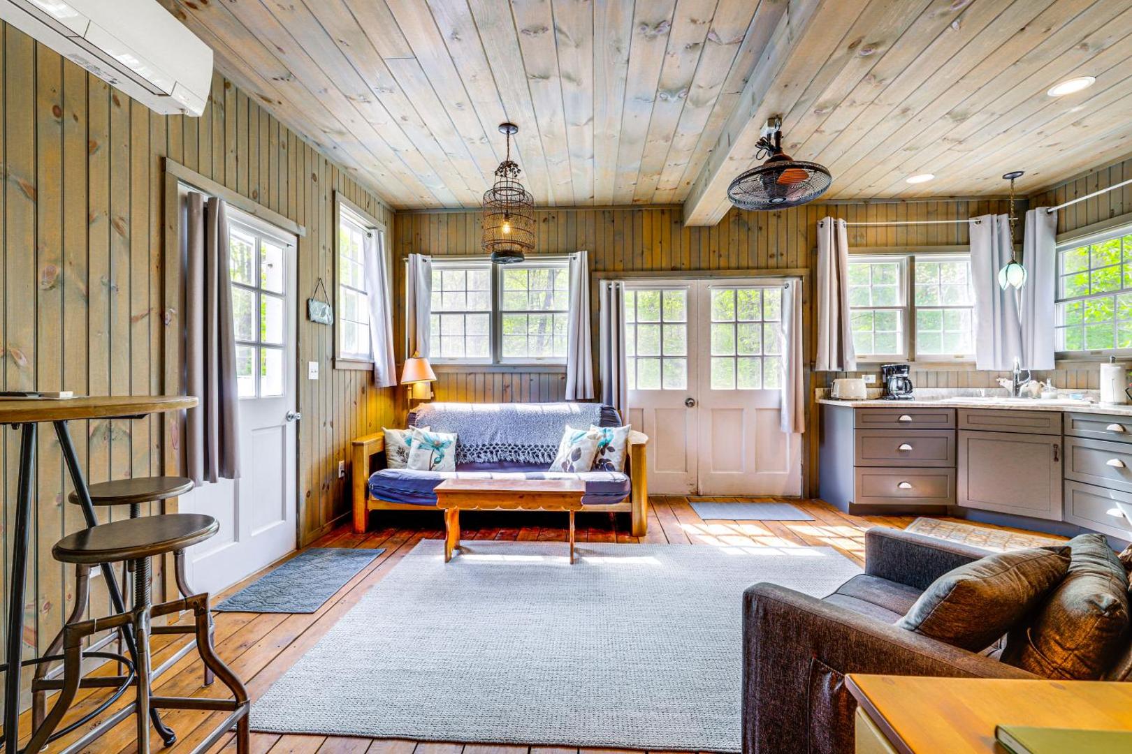Killingly Barnyard Studio in Wine Country!的照片5
