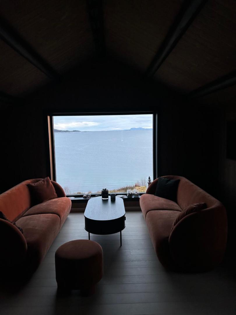 Billede 9: Jacuzzi, utekjøkken og sjøutsikt i hel hytte ved sjøen