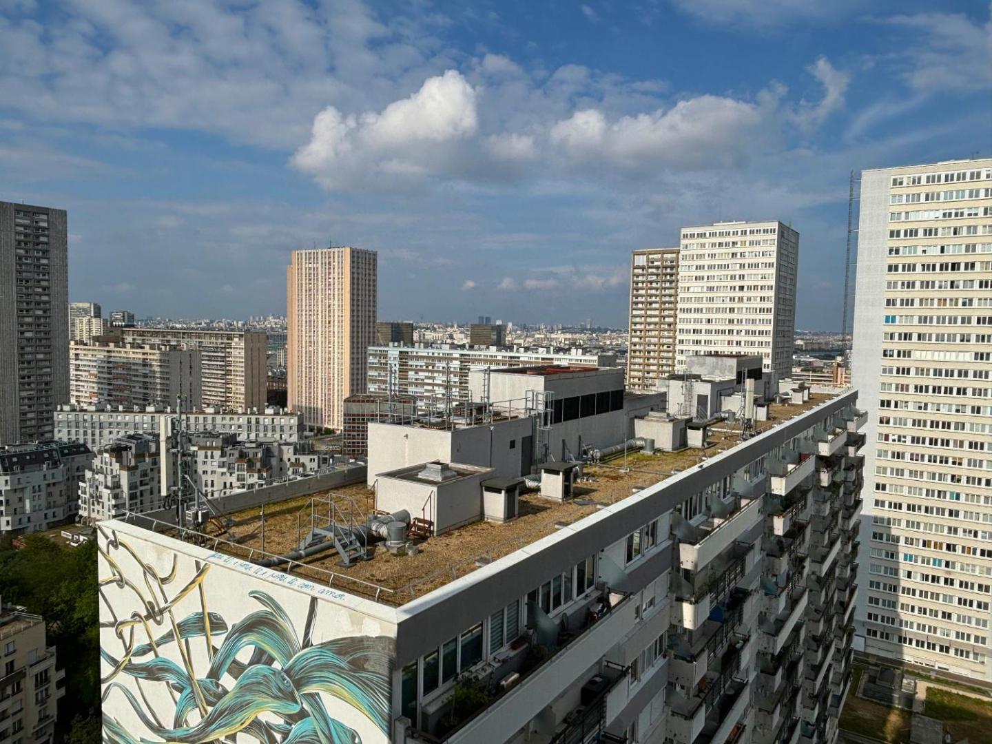 Kuva 5: Studio with Panoramic View: Live in Peace!