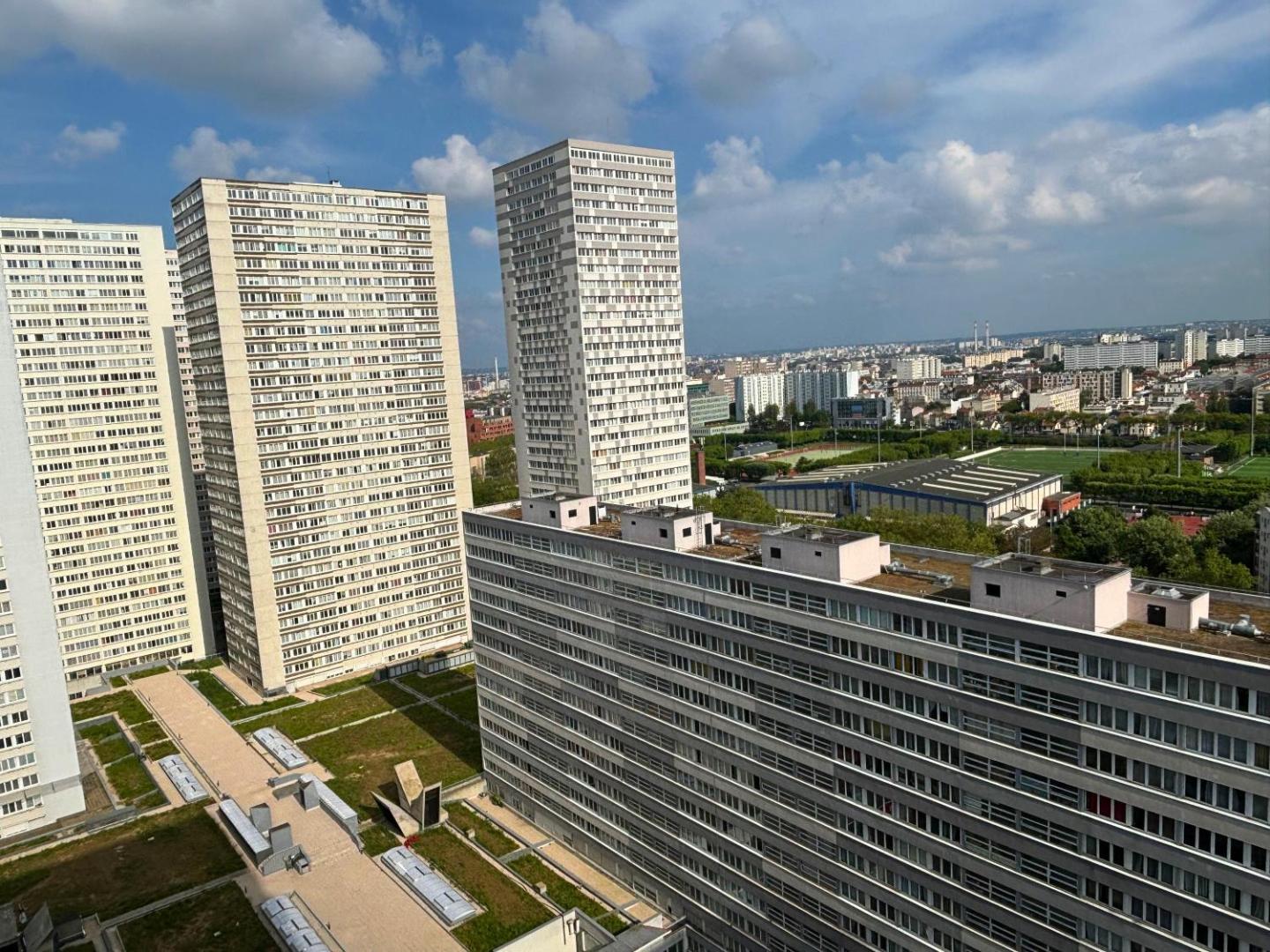 Kuva 6: Studio with Panoramic View: Live in Peace!