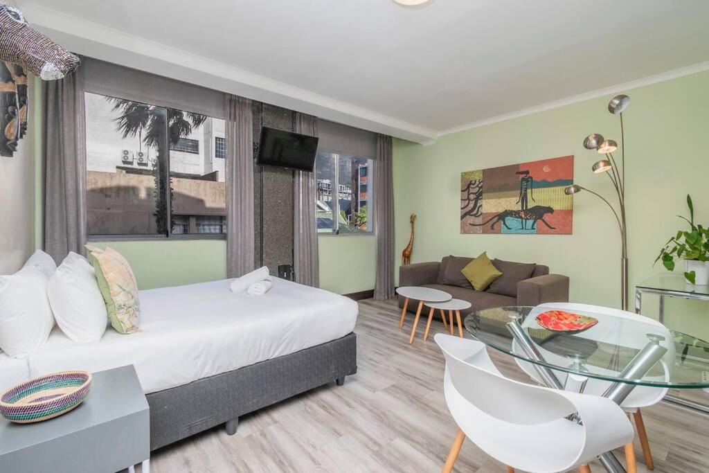 Kuva 4: Stylish Studio in the Square