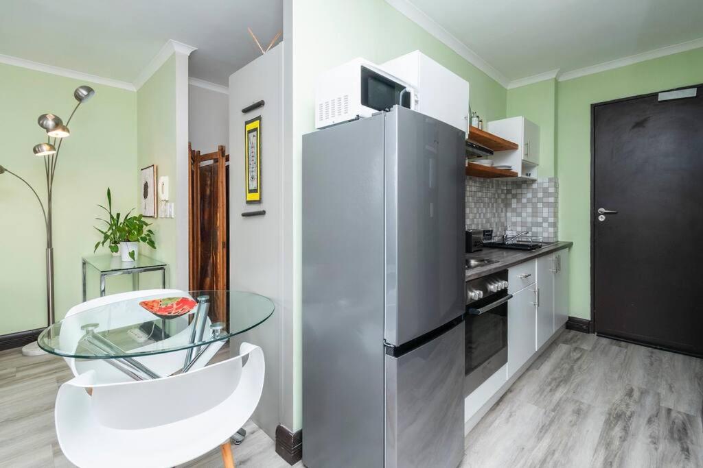 Kuva 9: Stylish Studio in the Square