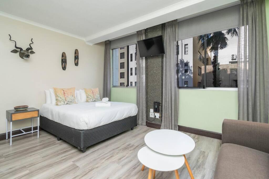 Kuva 10: Stylish Studio in the Square