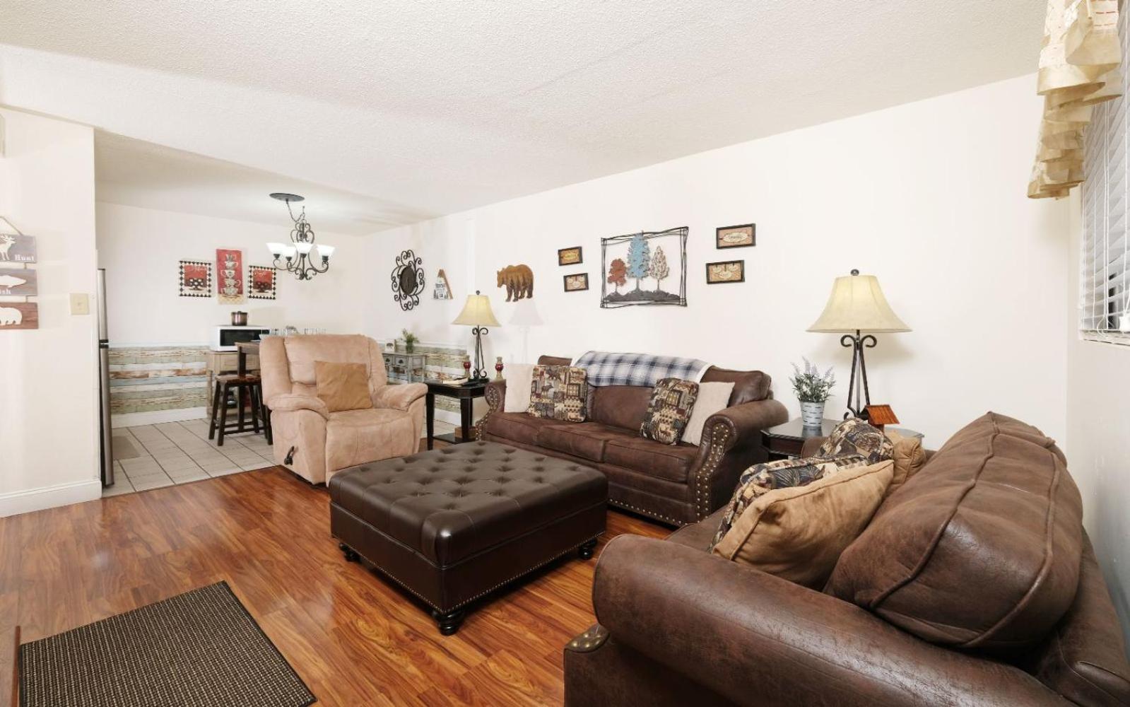 Photo 6 : Oak Square 305
