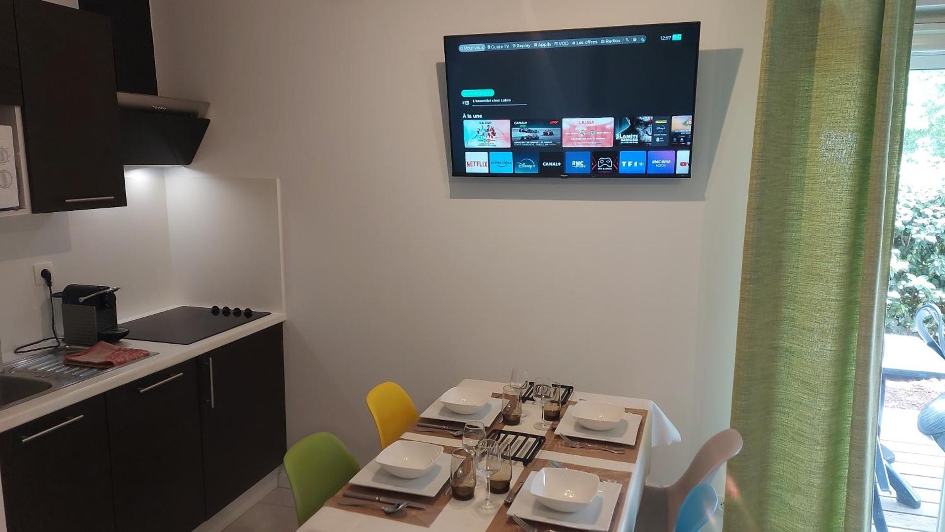 Foto 6: T2, 50m du lac, PISCINE, WIFI, jardin terrasse sans vis-à-vis, 1 à 4 pers