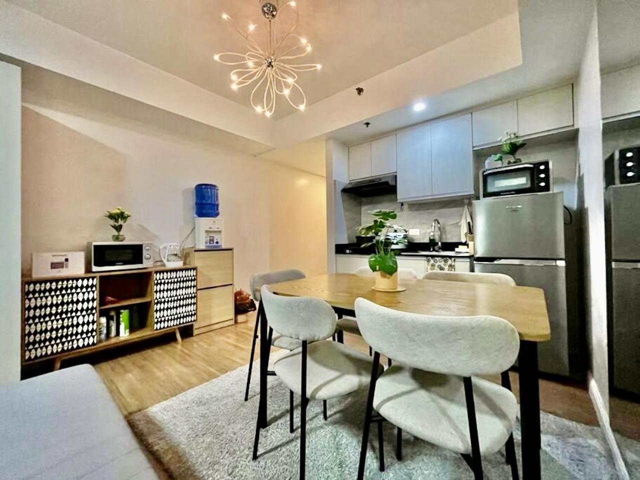Foto 9: Pool, City View, Washer, Netflix, Walk to Abreeza Mall - Davao Stay Suites T1-2321