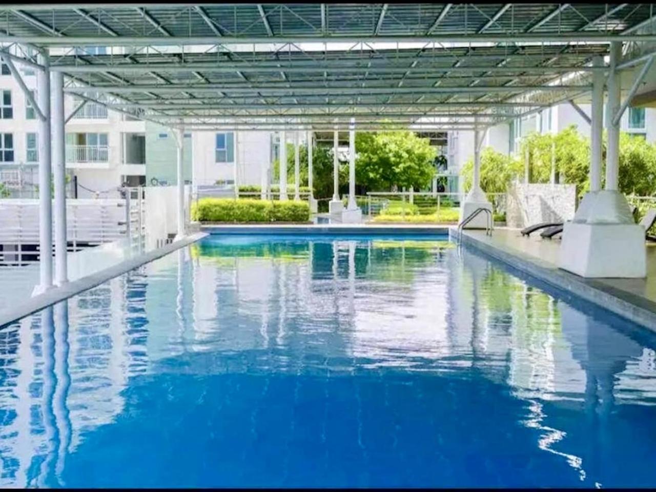 Foto 5: Pool, City View, Washer, Netflix, Walk to Abreeza Mall - Davao Stay Suites T1-2321