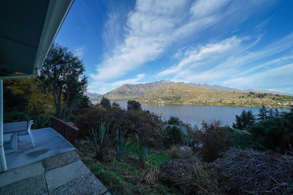 Zdjęcie 7: Private elevated, lake & mountain view apartment