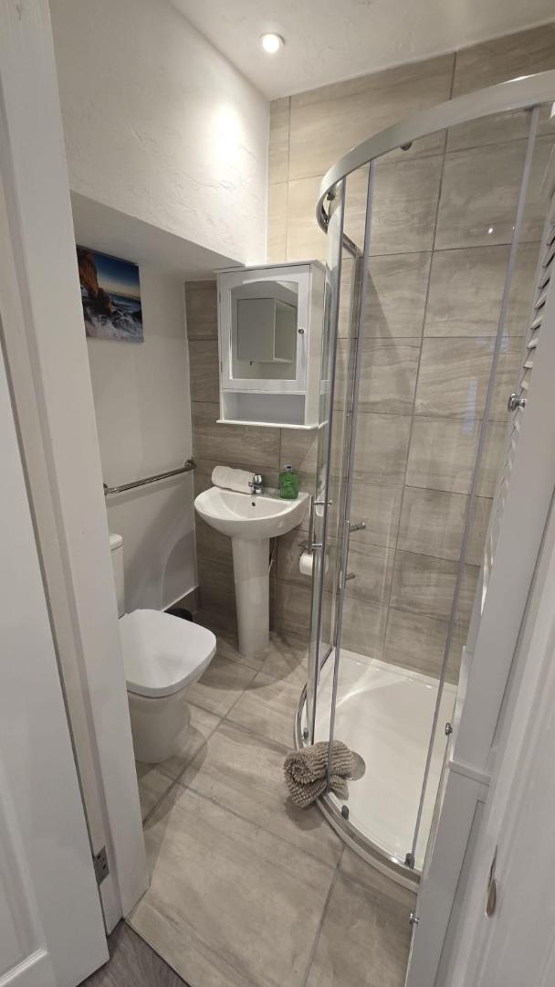 Zdjęcie 4: Central & Stylish, Two Bed, Two Bath