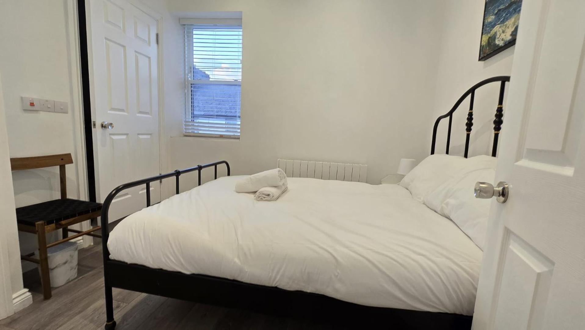 Zdjęcie 8: Central & Stylish, Two Bed, Two Bath