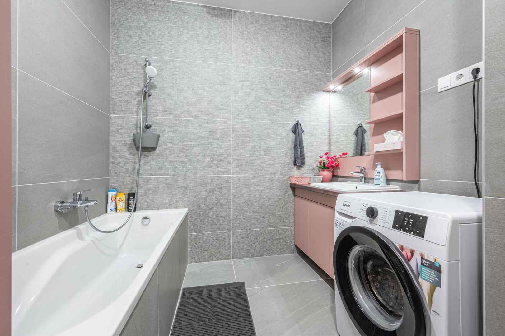 Kuva 5: Condos with Garage and Balcony in City Center
