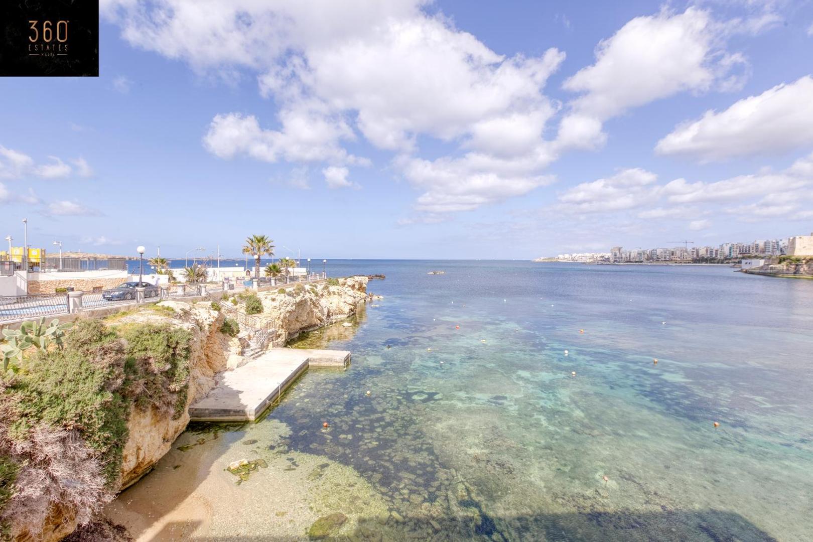 Seafront, studio home with private seaview terrace by 360 Estatesの写真5