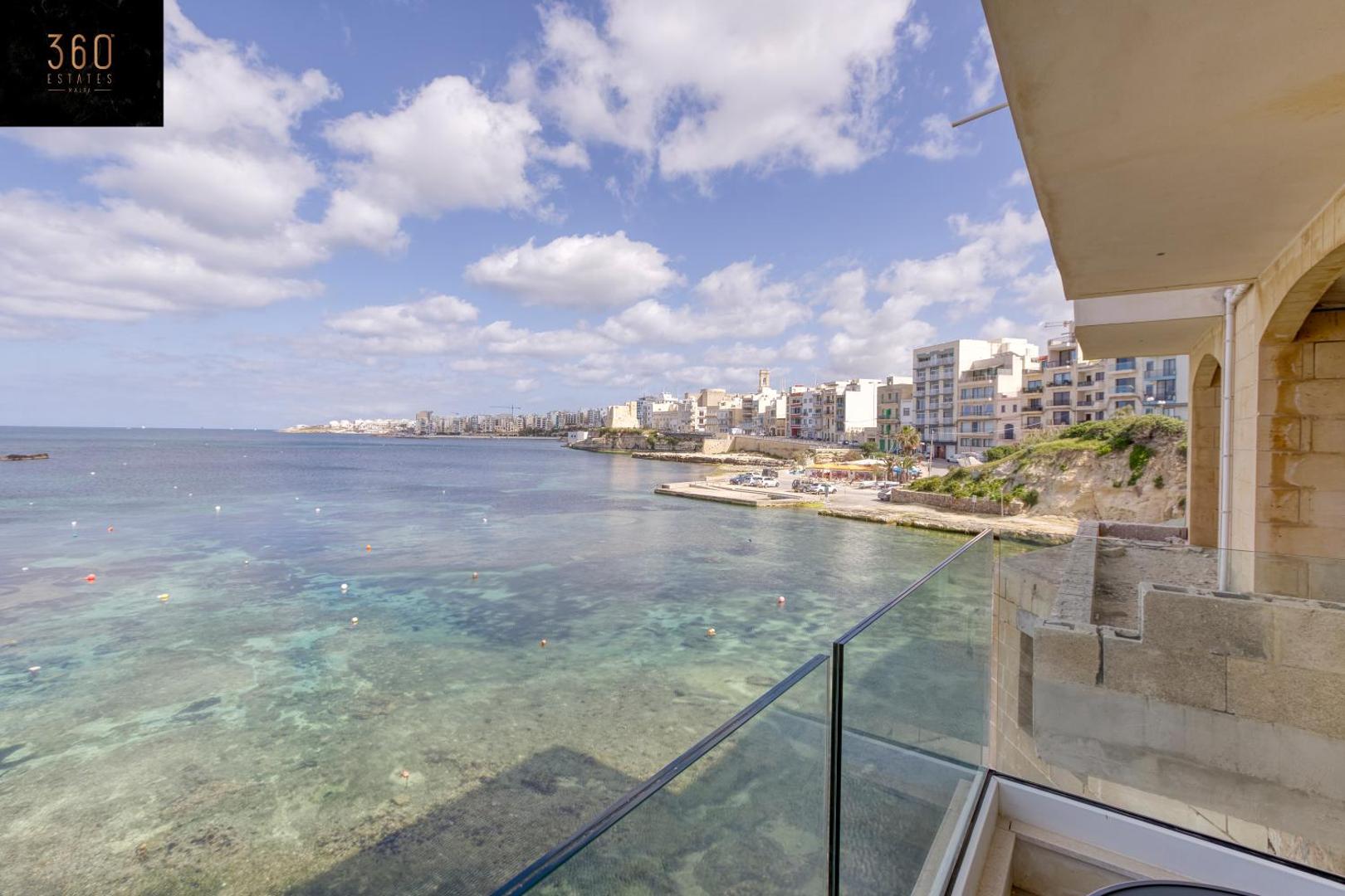 Seafront, studio home with private seaview terrace by 360 Estatesの写真6