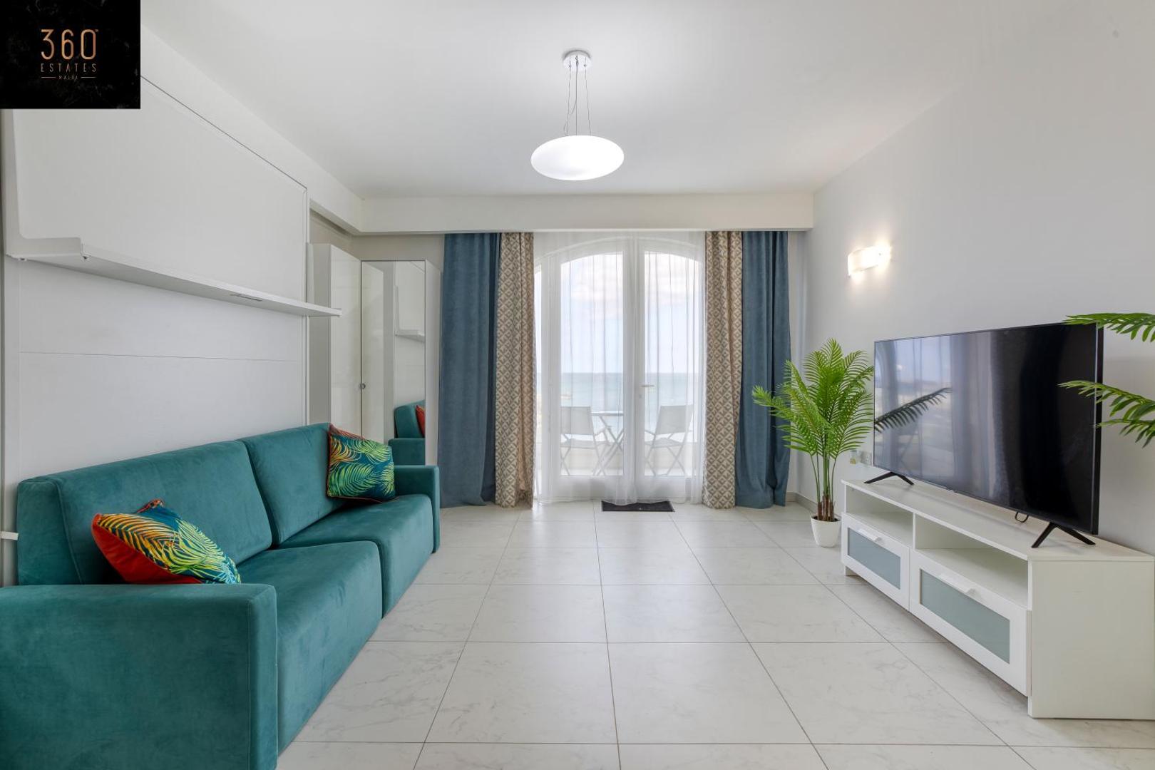 Seafront, studio home with private seaview terrace by 360 Estatesの写真8