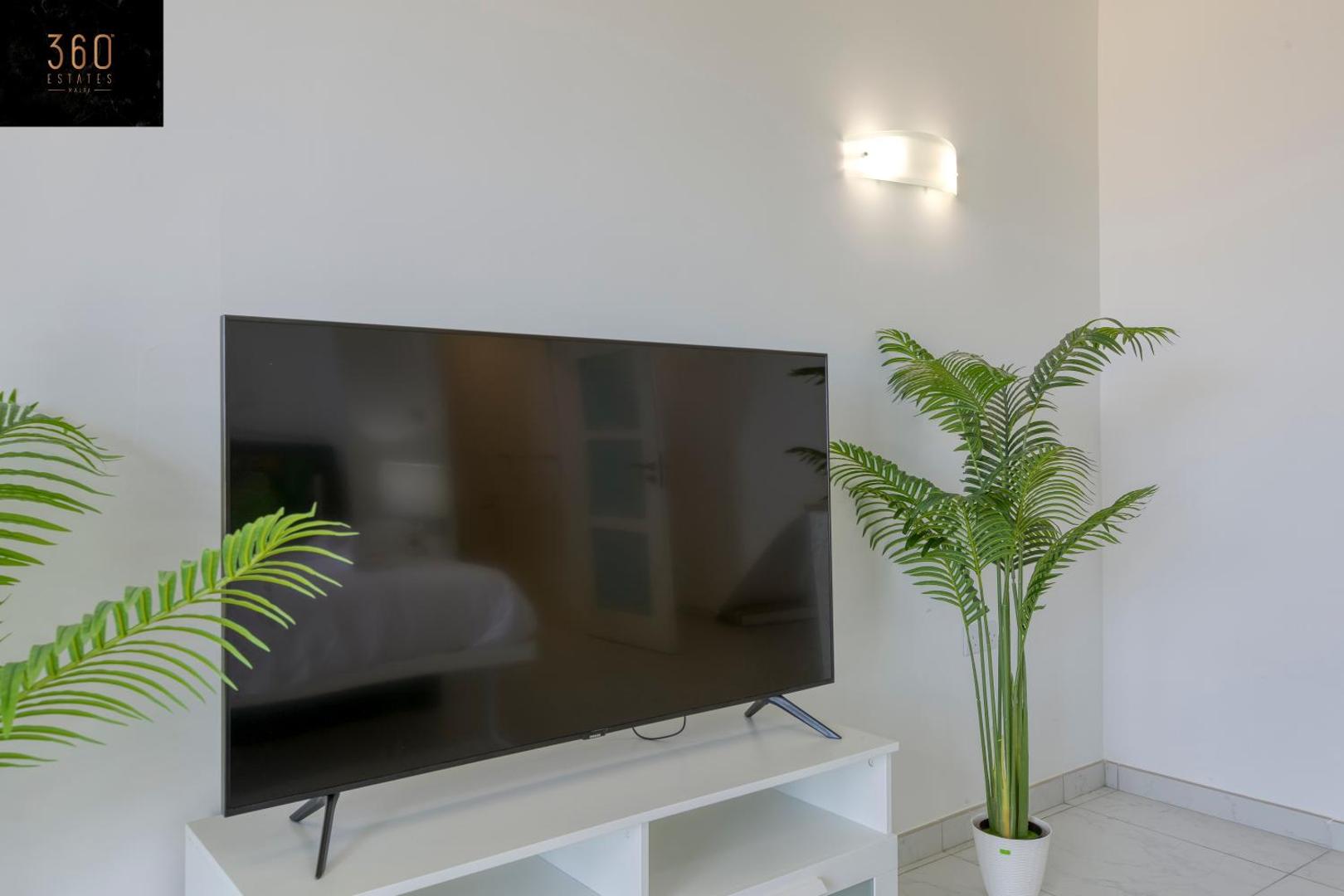 Seafront, studio home with private seaview terrace by 360 Estatesの写真9