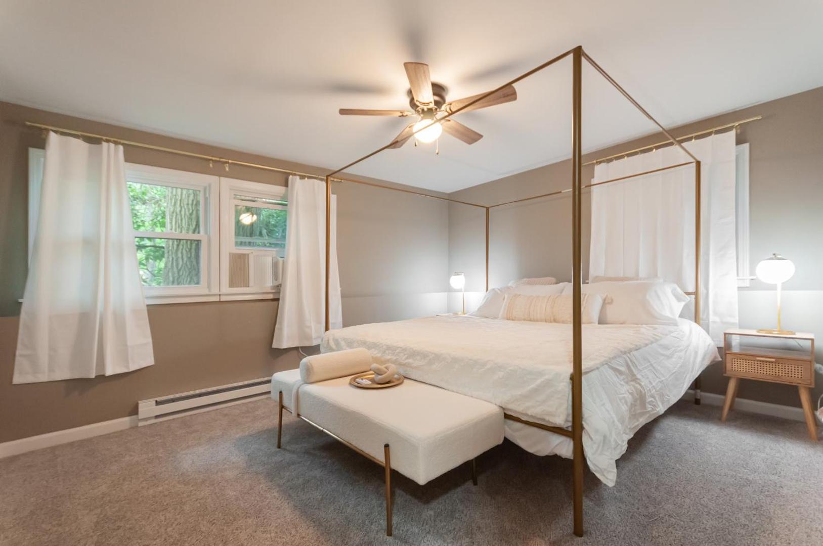 Fotografie 7: Sanctuary on Sylvan with Golden King Bed