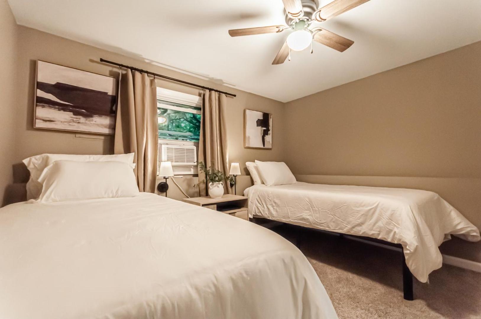 Fotografie 8: Sanctuary on Sylvan with Golden King Bed