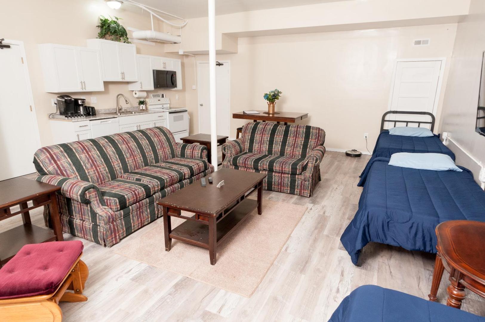 Foto 2: 2 Bed, 1 Bath, Lower Level Loft