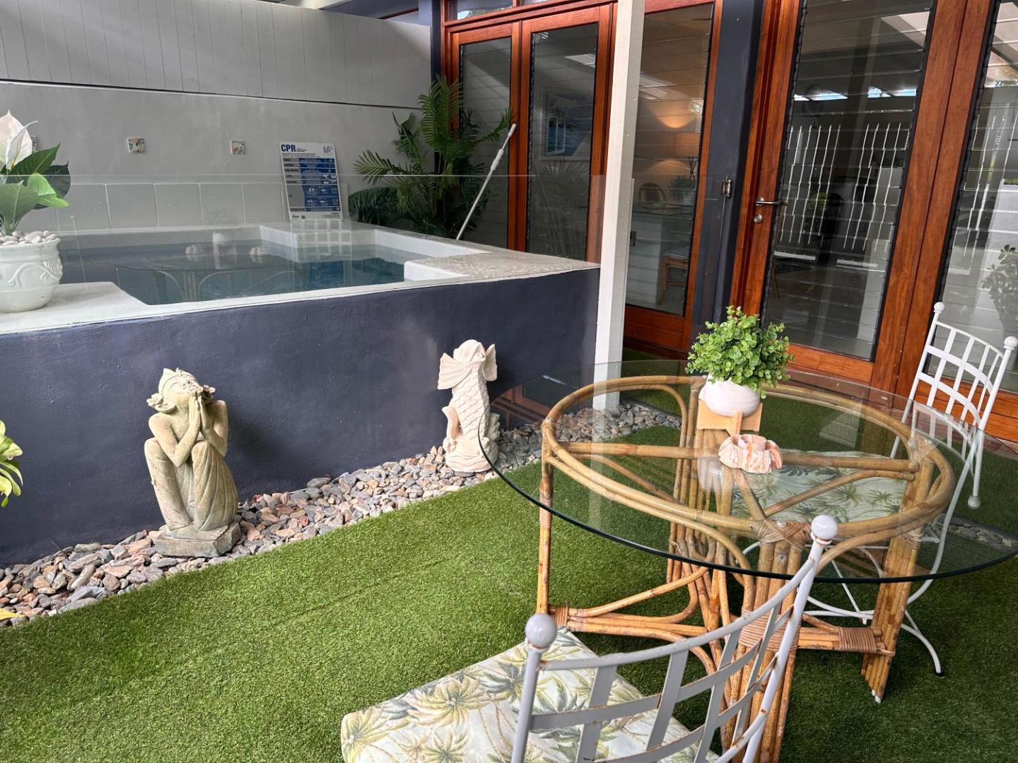 Bilde 2: Beachside 2 with Private Heated Plunge Pool