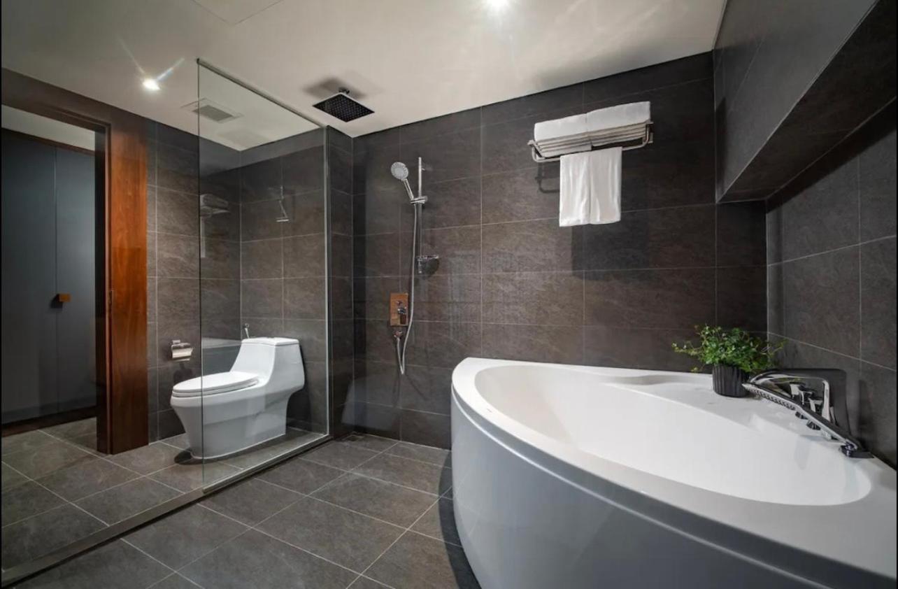 Bild 8: Duplex , TubBath, Netflix, Lakeview