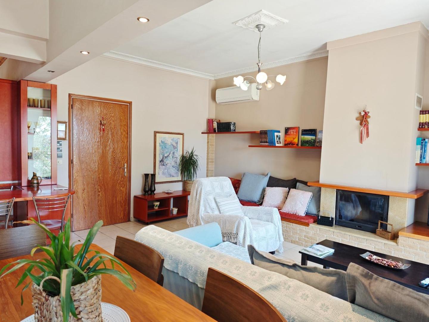 Φωτογραφία 2: Spacious & Bright flat with balcony