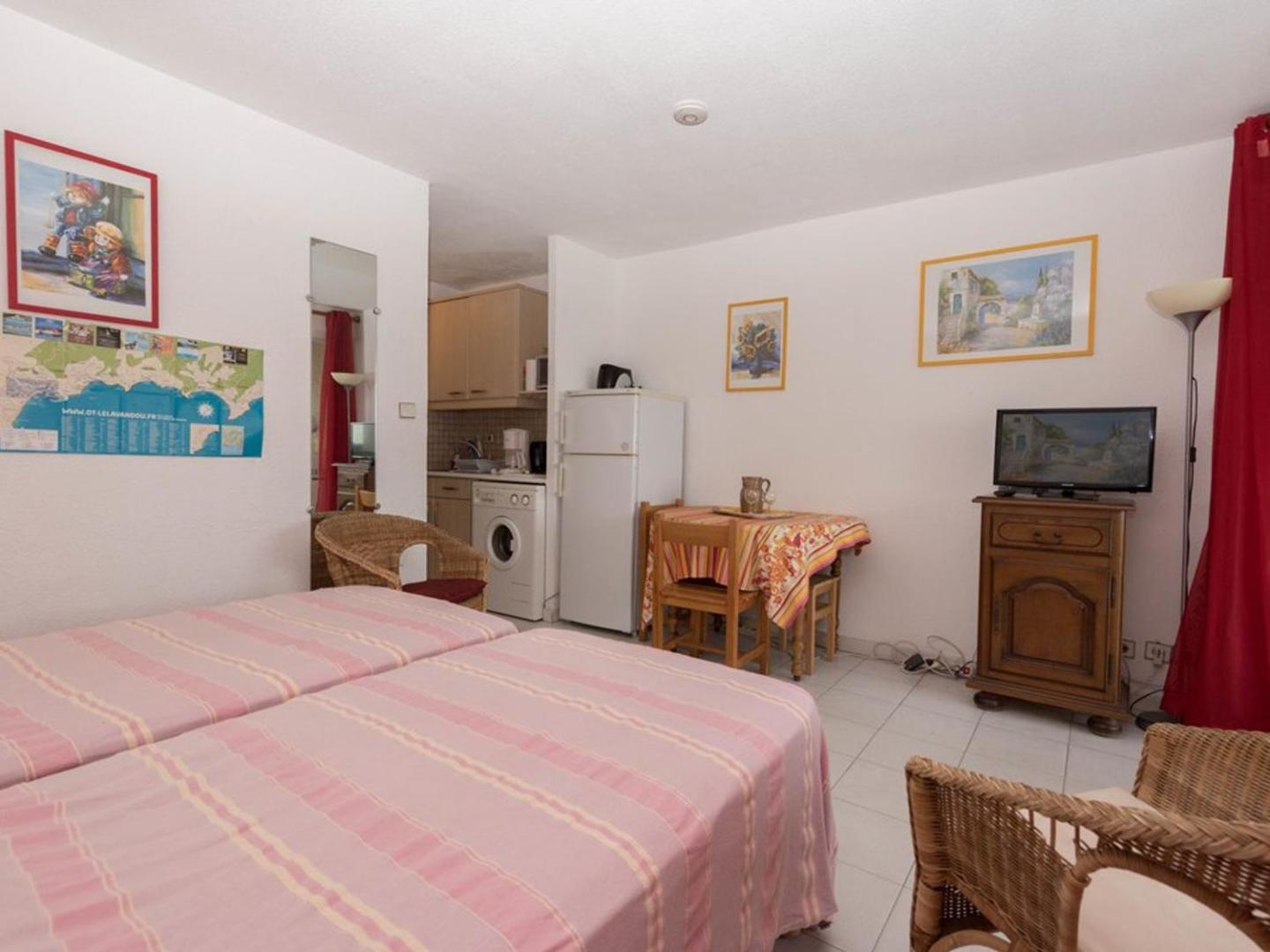 Studio + cabine 4 pers avec parking et wifi au Lavandou - FR-1-803-49の写真9