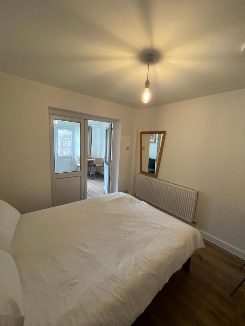 Fotografie 9: 1BD Flat with Patio - 5 min to London City Airport