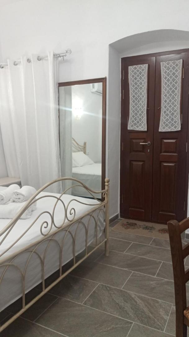 Photo 10 : Ξενοιασιά