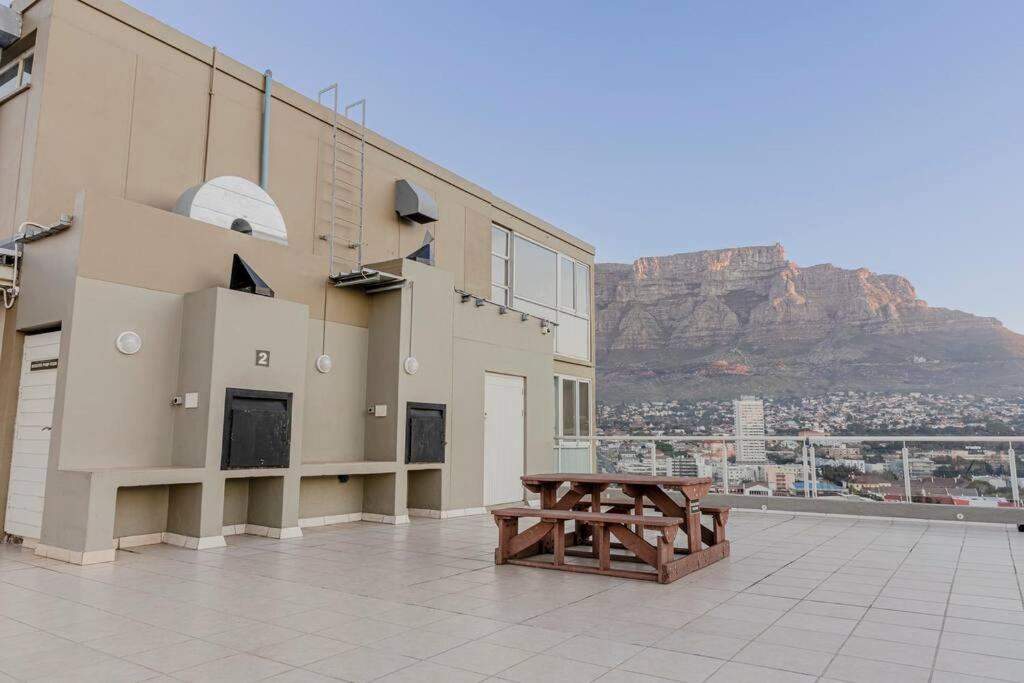 Photo 5 : Perspective on Roland Cape Town