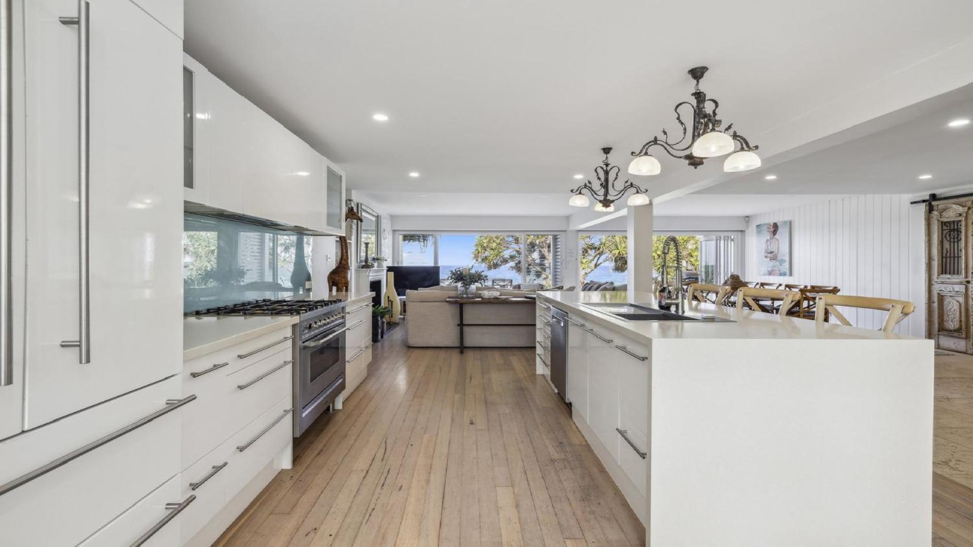 Hampton on the Beach - Stunning Beach Front, Sleeps 8的照片5