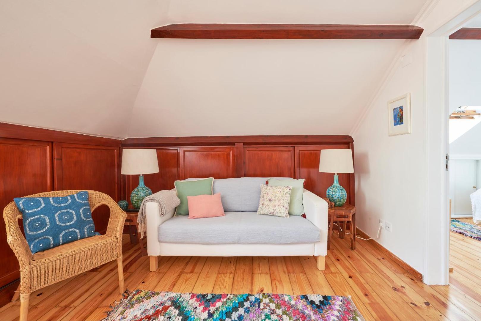 Kuva 9: Central, Comfy and Light-filled Apt, By TimeCooler