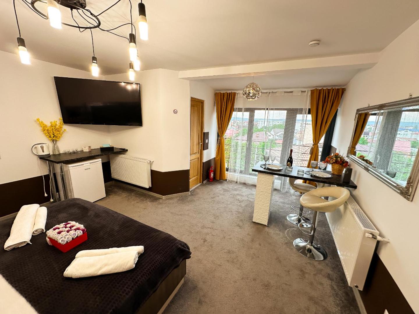 Photo 2 : Elixir Central Studio with Balcony & Panoramic View