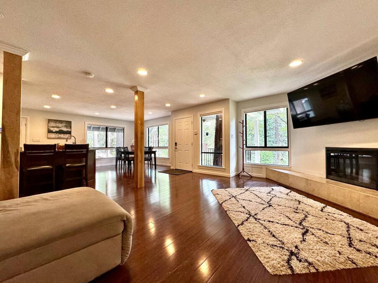Foto 2: Cabin in the Trees-Game Room