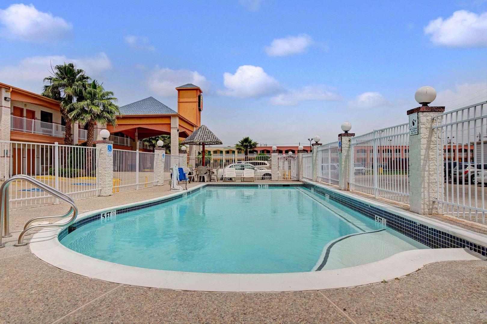 Photo 5 : Super 8 by Wyndham Galveston