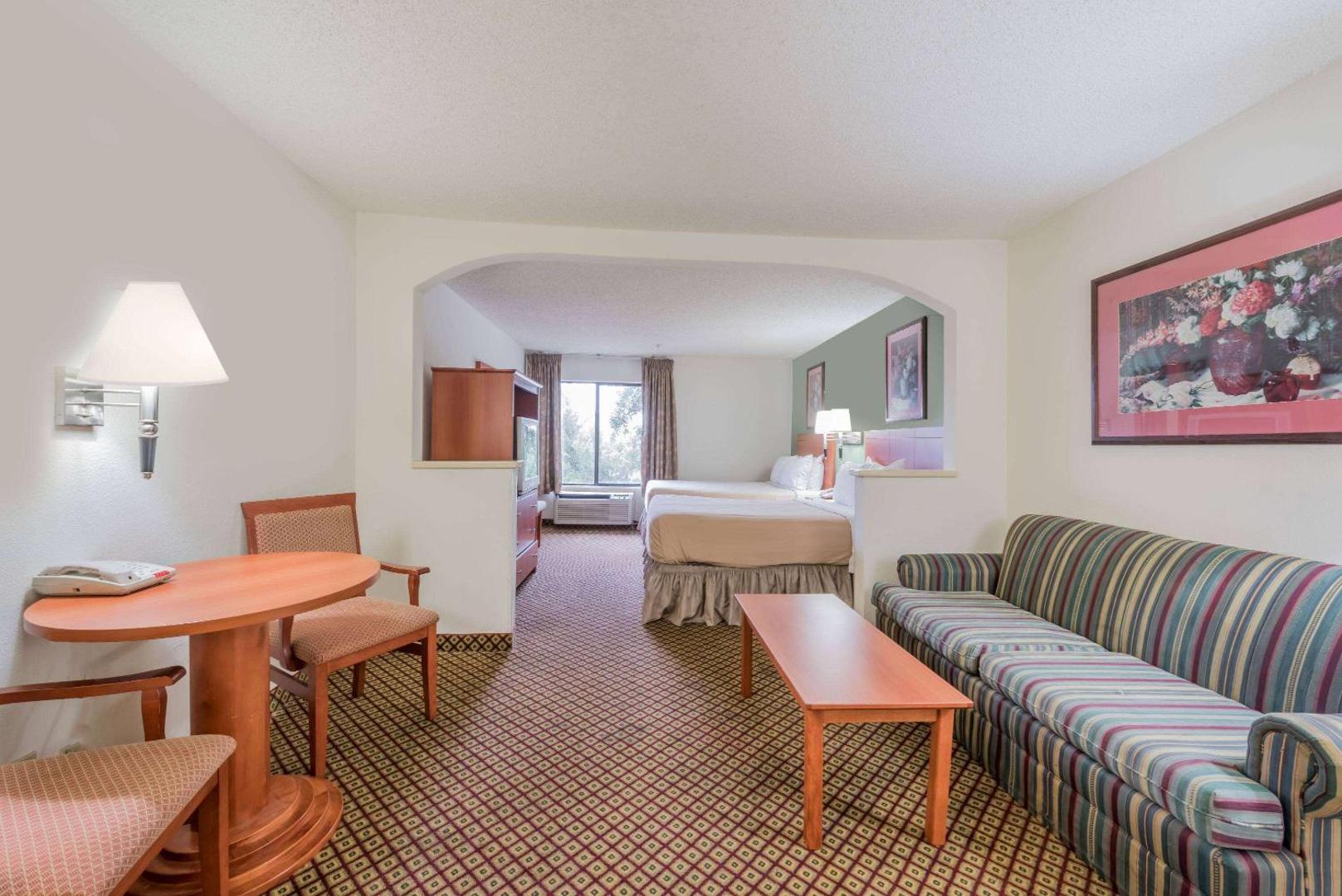 Bilde 8: Super 8 by Wyndham Fort Worth Downtown South